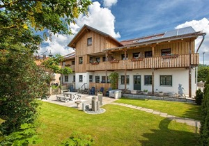 Bay window apartment (80 sqm) on the upper floor with south-facing balcony and infrared sauna