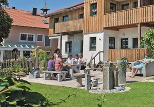 Bay window apartment (80 sqm) on the upper floor with south-facing balcony and infrared sauna