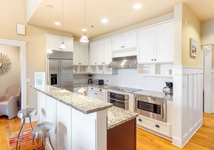 Bayfront Condo w/ High Ceilings, Free WiFi, Washer/Dryer, & Shared, Outdoor Pool