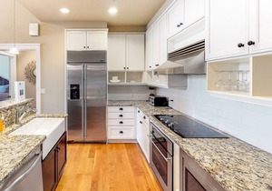Bayfront Condo w/ High Ceilings, Free WiFi, Washer/Dryer, & Shared, Outdoor Pool