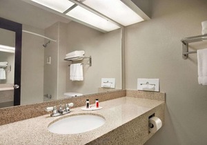 Baymont by Wyndham Kansas City