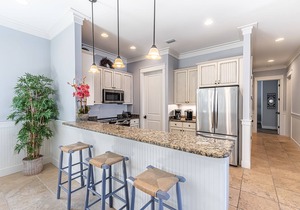 Bayside Gated Resort ~ Screened Porch ~ Golf Cart 6-Seat ~ Community Pool