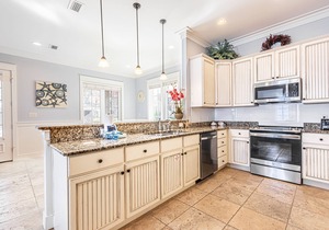 Bayside Gated Resort ~ Screened Porch ~ Golf Cart 6-Seat ~ Community Pool