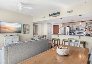 Bayside Gated Resort ~ Full Kitchen ~ Private Balcony ~ Resort Pool