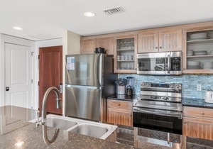 Bayside Gated Resort ~ Full Kitchen ~ Private Balcony ~ Resort Pool