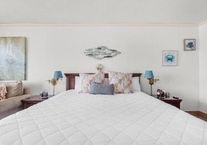 Bayside Inn 6682