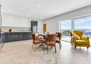 Bayview Downings- Luxury 3 Bedroom First Floor Apt