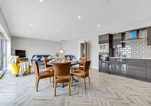 Bayview Downings- Luxury 3 Bedroom First Floor Apt
