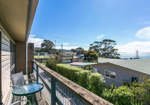 Bayview Number Two - Classic Coastal Escape For Your Pet Too!