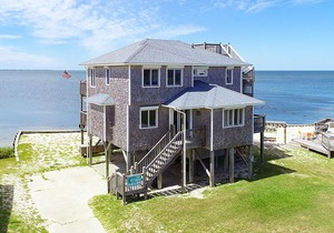 Baywatch - Fresh 3 Bedroom SoundFront Home in Frisco