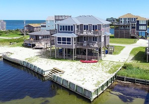 Baywatch - Fresh 3 Bedroom SoundFront Home in Frisco