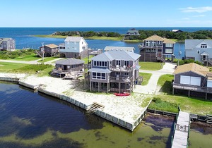 Baywatch - Fresh 3 Bedroom SoundFront Home in Frisco