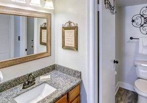 Beach-Adjacent Condo with Pool - Easy Access to Shops & Resturants