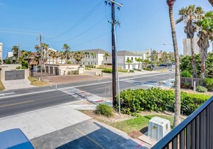 Beach-Adjacent Condo with Pool - Easy Access to Shops & Resturants