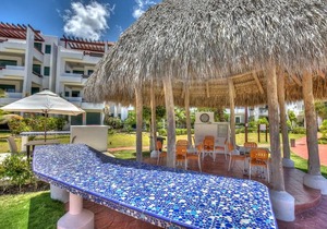 Beach Apartment 10mbps internet and Smart TVs