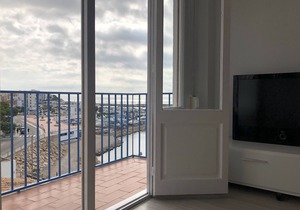 BEACH APARTMENT WITH LARGE BALCONIES