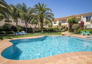 Beach Apartment with Pool in Porto de Mos, Lagos