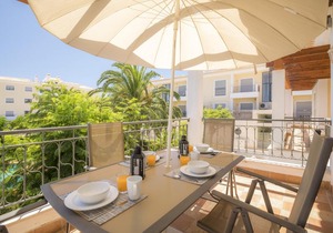 Beach Apartment with Pool in Porto de Mos, Lagos