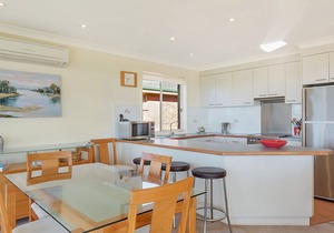 Beach Breakers Apartment - Stunning Views