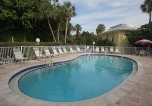 Beach Castle #8: 2 BR / 2 BA Resort on Longboat Key by RVA, Sleeps 6