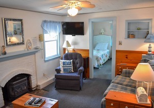 Beach Hills Rd 18. Cute cottage less than 200 yards from sandy beach