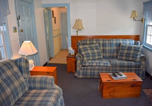 Beach Hills Rd 18. Cute cottage less than 200 yards from sandy beach