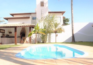 Beach house - 2 plots/4 suites/large green area/swimming pool/barbecue area