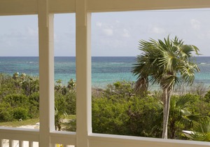 Beach House At Dean's Blue Hole - Walking Distance To The Blue Hole!