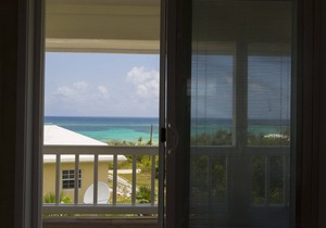 Beach House At Dean's Blue Hole - Walking Distance To The Blue Hole!
