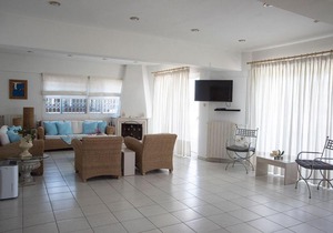 Beach House in Kiato