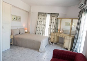 Beach house in Kiato