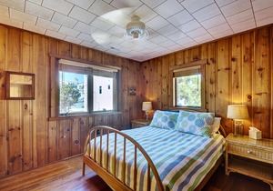 Beach Oasis Getaway-COACH HOUSE-Two Bungalows Available-Steps from the Water