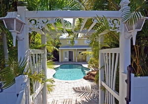 Beach Oasis W/ Heated Pool, Just a Couple Blocks from Popular Bridge Street