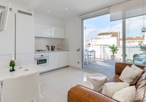 BEACH PENTHOUSE: Fantastic penthouse with a 15m2 terrace overlooking the sea