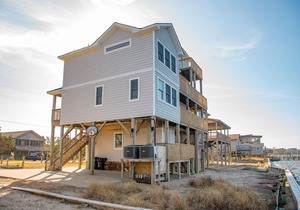 Beach Serendipity Too - Upscale 3 Bedroom SoundFront Home in Frisco