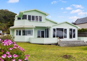 Beach Side - Ohope Holiday Home