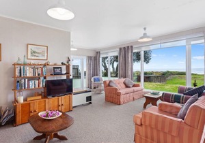 Beach Side - Ohope Holiday Home