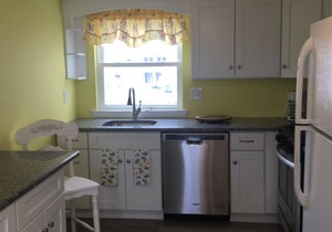 Beach, Sun and memories,n2nd Floor Unit, with private deck.