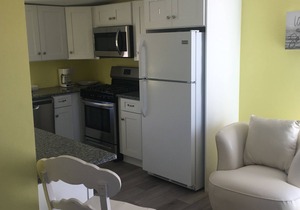 Beach, Sun and memories,n2nd Floor Unit, with private deck.
