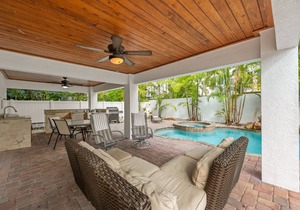 Beach View Retreat! 5BR Home with Pool, Spa, Rooftop Deck and Walk to Beach