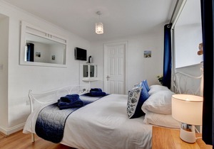 Beachcomber - Two Bedroom Apartment, Sleeps 4