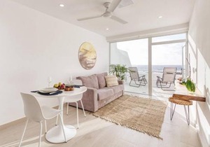 Beachfront Apt with Open Terrace in Las Canteras