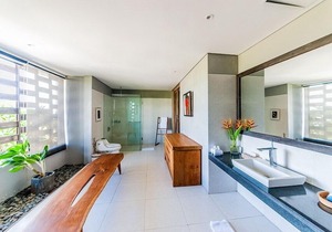 Beachfront 2, 3 Bedroom Villa, Car+Driver, Cemagi