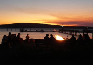 Beachfront 2BR Classic Cabin - stunning west-facing beach with epic sunsets!