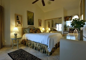 Beachfront 3br Condo On Seven Mile Beach At #44 Cayman Reef Resort