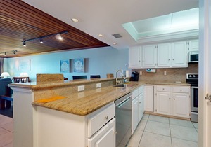 Beachfront Condo w/Pool, Balcony & Stunning Gulf Views - Steps to Beach
