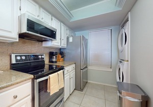 Beachfront Condo w/Pool, Balcony & Stunning Gulf Views - Steps to Beach