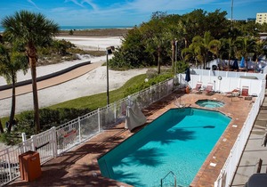 Beachfront Condo. Heated Pool. Activities, Fun, End Unit, Parking, & Great Location!