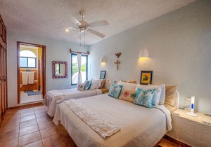 Beachfront condo with an Incredible Ocean View - AC, Wifi