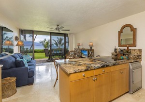 Beachfront Condo with Stunning Ocean Views Al Fresco Dining and Pool Access
